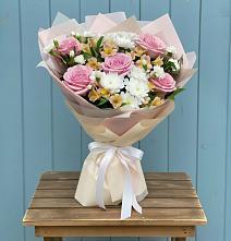 Букет цветов из:  Гвоздики, Орхидеи и Розы #REPLACE_PRED# Новодеревянковской