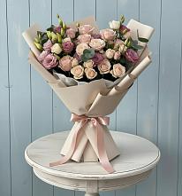 Букет цветов из:  Розы и Лизиантусы в Новодеревянковской