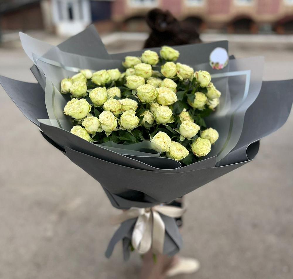 Белые кустовые розы Солинеро в Новодеревянковской Букет Белые кустовые розы Солинеро в Новодеревянковской