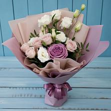 Букет цветов из:  Розы и Лизиантусы в Новодеревянковской