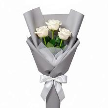 Букет 3 белые розы в Новодеревянковской