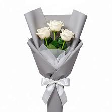 Букет 3 белые розы в Новодеревянковской