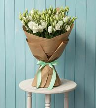 Букет цветов из:  Лизиантусы в Новодеревянковской