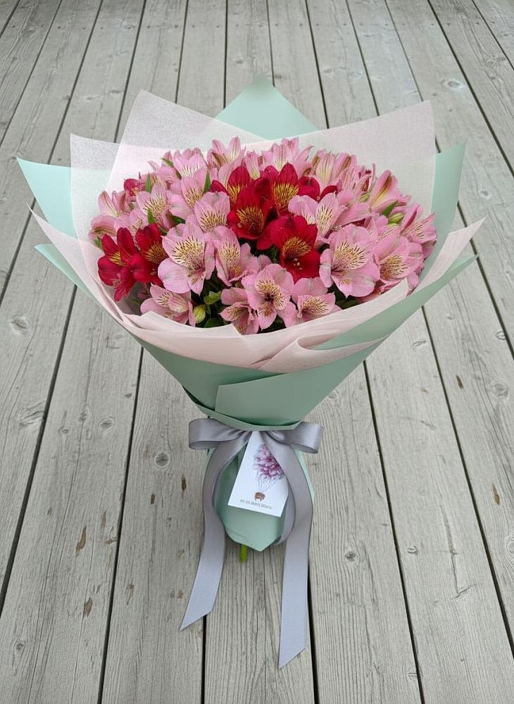 Букет цветов из: Альстромерии в Новодеревянковской