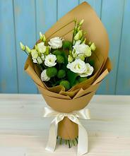 Букет цветов из:  Хризантемы и Лизиантусы в Новодеревянковской