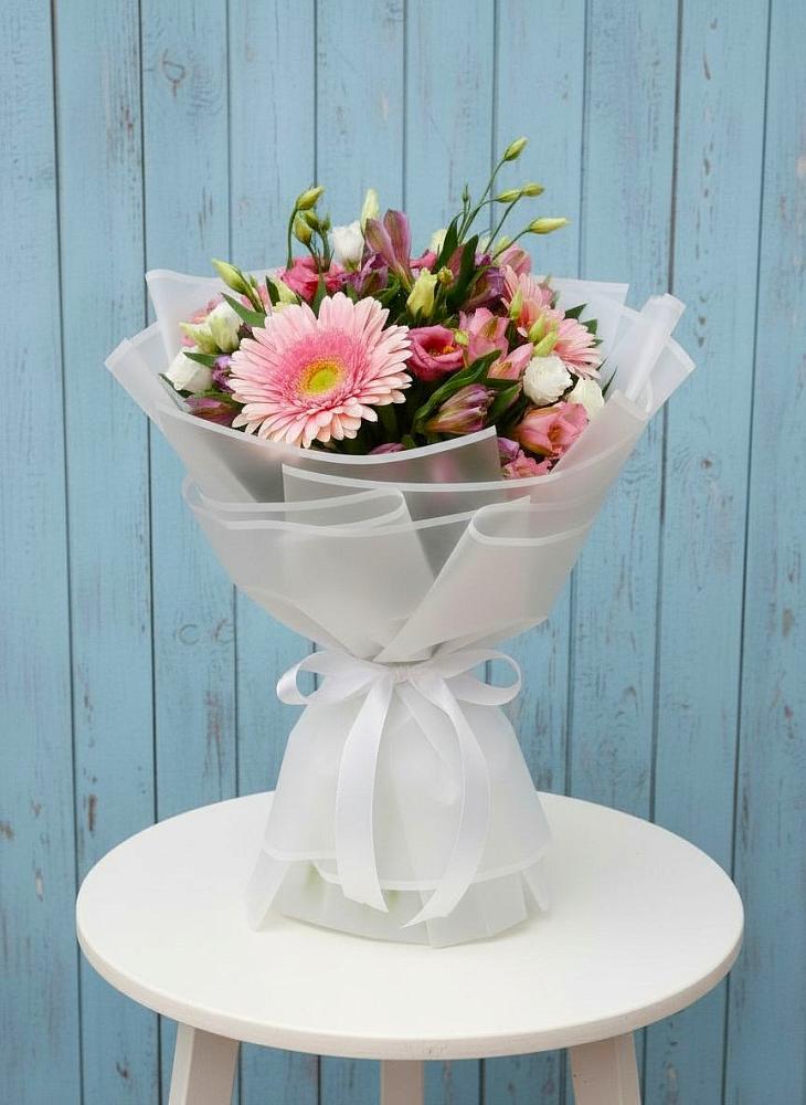 Букет цветов из: Герберы, Альстромерии и Лизиантусы в Новодеревянковской