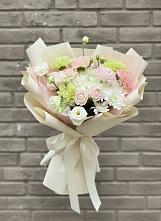 Букет цветов из:  Гвоздики, Розы, Лизиантусы и Хризантемы в Новодеревянковской