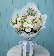 Букет цветов из:  Розы и Лизиантусы в Новодеревянковской