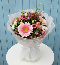 Букет цветов из:  Герберы, Альстромерии и Лизиантусы в Новодеревянковской