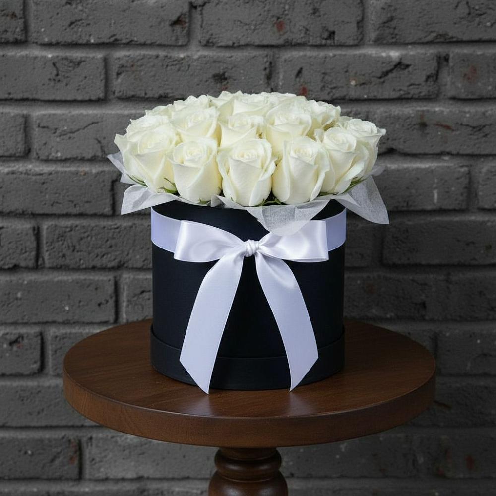 Цветочная композиция из Розы в шляпной коробке в Новодеревянковской