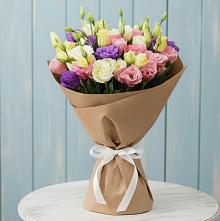 Букет цветов из:  Лизиантусы в Новодеревянковской