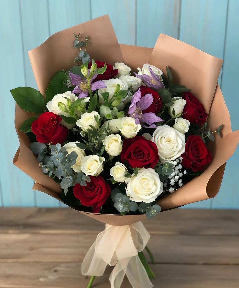 Букет цветов из: Розы и Альстромерии в Новодеревянковской