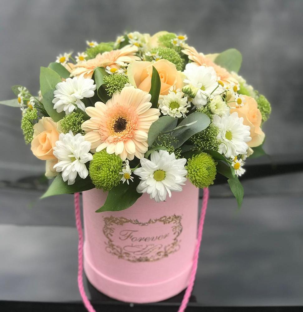 Цветочная композиция из Розы, Герберы и Хризантемы в шляпной коробке в Новодеревянковской