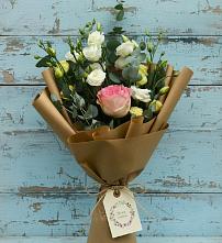 Букет цветов из:  Розы и Лизиантусы в Новодеревянковской