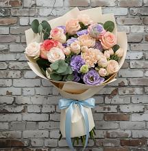 Букет цветов из:  Розы, Лизиантусы и Гвоздики в Новодеревянковской