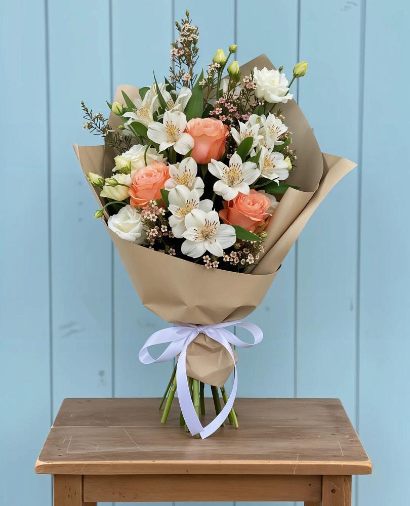 Букет цветов из: Альстромерии, Лизиантусы, Розы и Хризантемы в Новодеревянковской