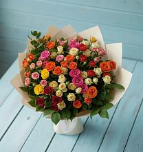 Букет Микс из разноцветных кустовых роз в Новодеревянковской