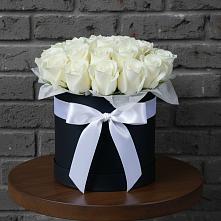 Цветочная композиция из Розы в шляпной коробке в Новодеревянковской