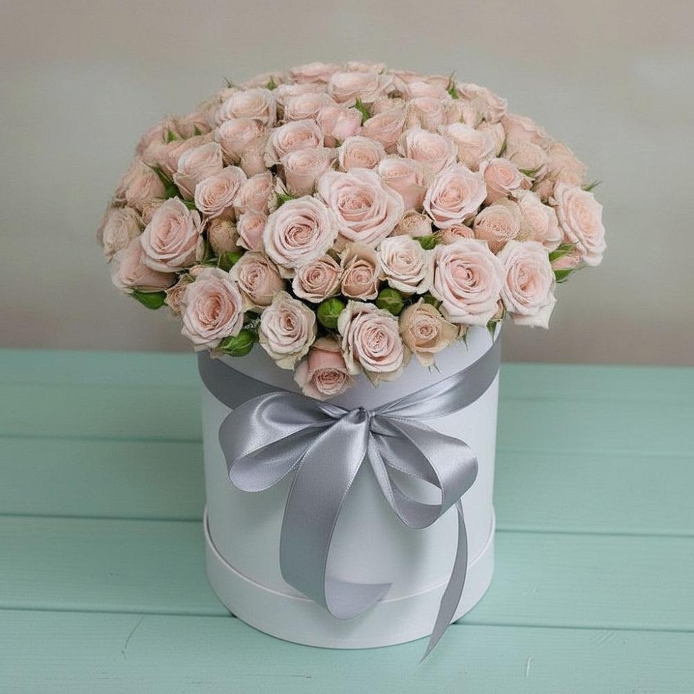 Цветочная композиция из Розы в шляпной коробке в Новодеревянковской